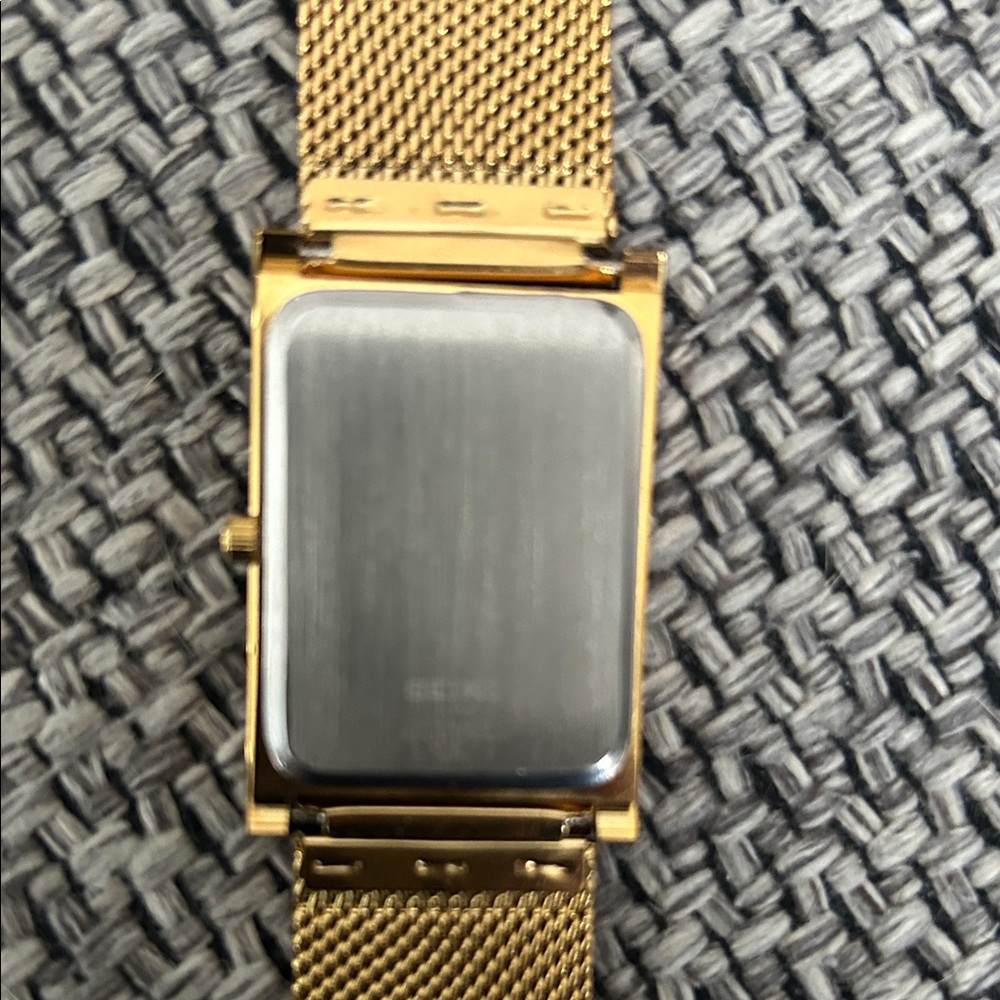 Seiko Gold Quartz Watch with Mesh Strap - Picture 3 of 5